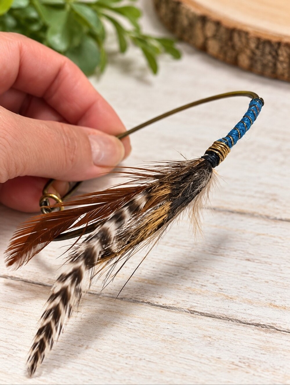 Bohemian Feather Bangle Bracelet – Blue & Brown